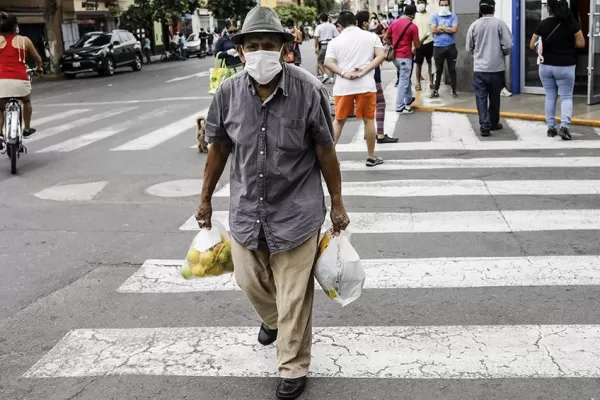 Perú extendió por un mes el estado de emergencia por la covid-19