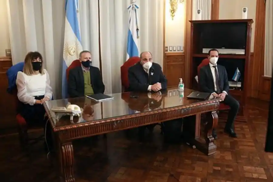 DESDE CASA DE GOBIERNO. Manzur, junto a los funcionarios Córdoba, Cabral y Jiménez. Foto de Comunicación Pública