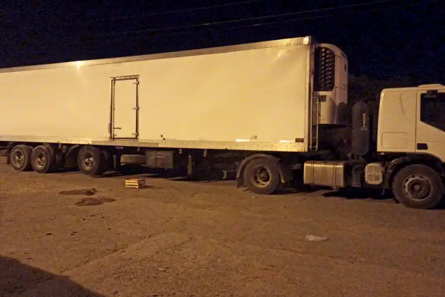 CAMIÓN QUE TRANSPORTABA LA DROGA. FOTO GENDARMERÍA NACIONAL