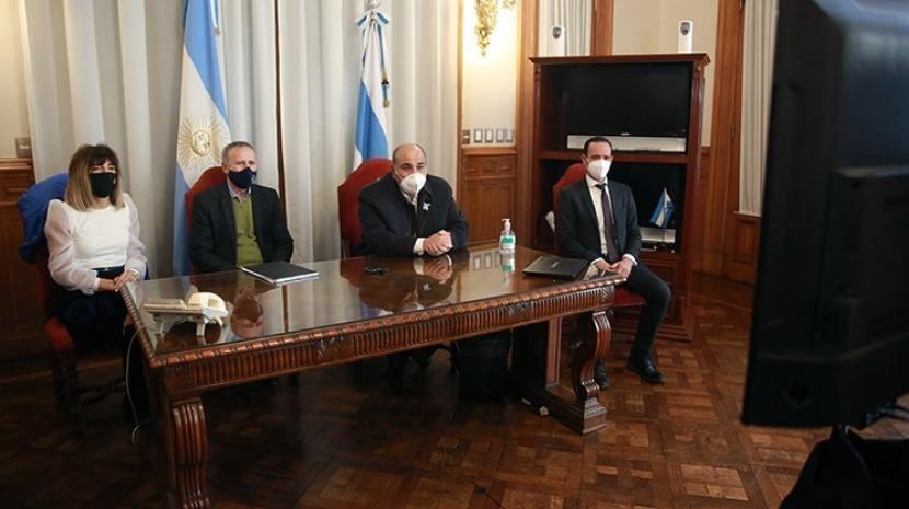 DESDE CASA DE GOBIERNO. Manzur, junto a los funcionarios Córdoba, Cabral y Jiménez. Foto de Comunicación Pública
