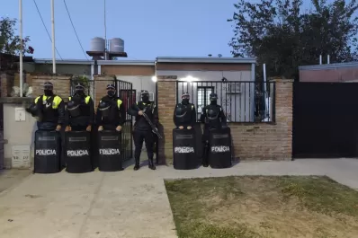 Dos detenidos son integrantes de una banda que asaltó en un local de disfraces