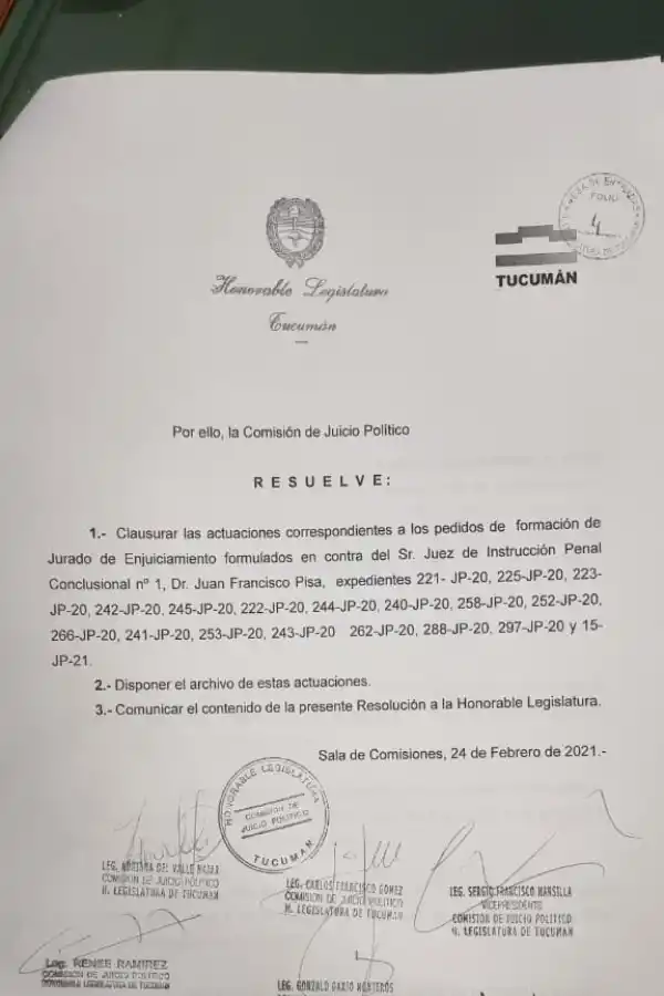 FACSÍMIL II. Página tres de la resolución de archivo favorable al juez Pisa.