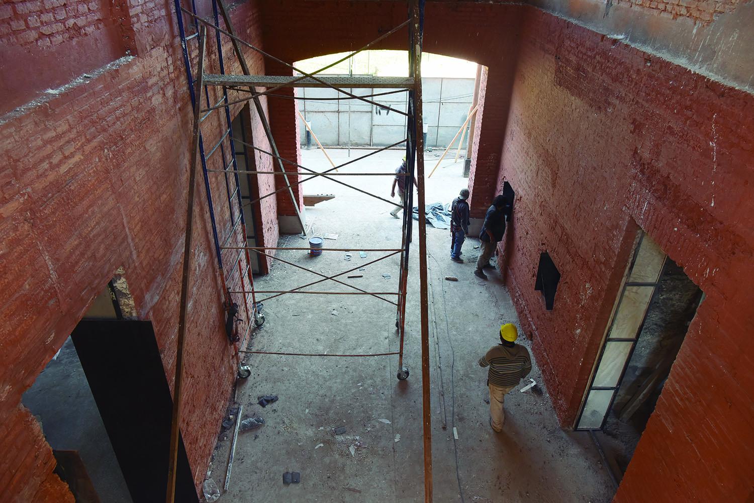 POR DENTRO. La vieja estación de trenes será revalorizada con un sector de museo. La estructura fue puesta a punto, tras décadas de deterioro y falta de mantenimiento.