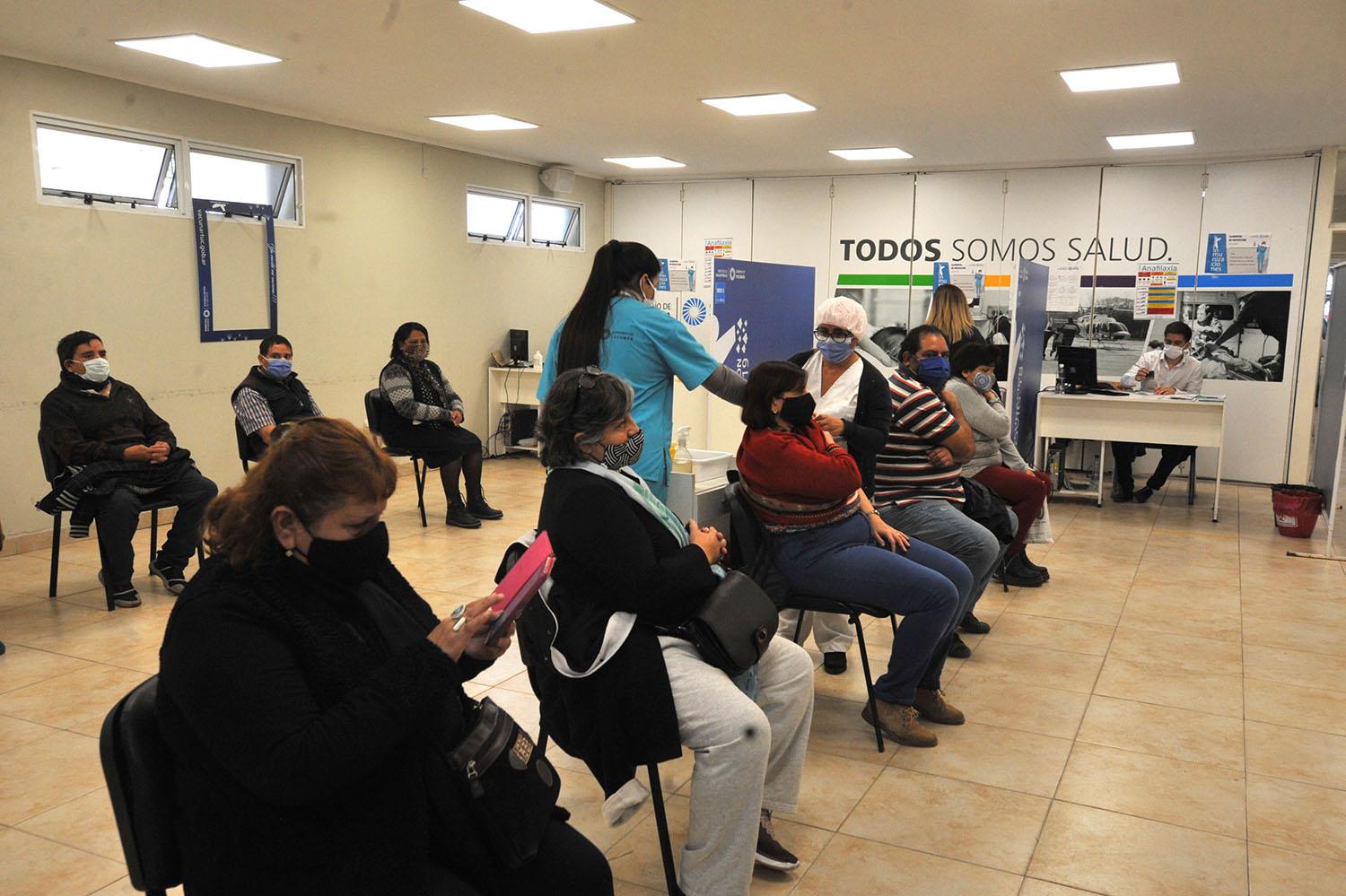 En Tucumán ya se vacunó a 307.034 personas y seguirán llegando dosis a la provincia