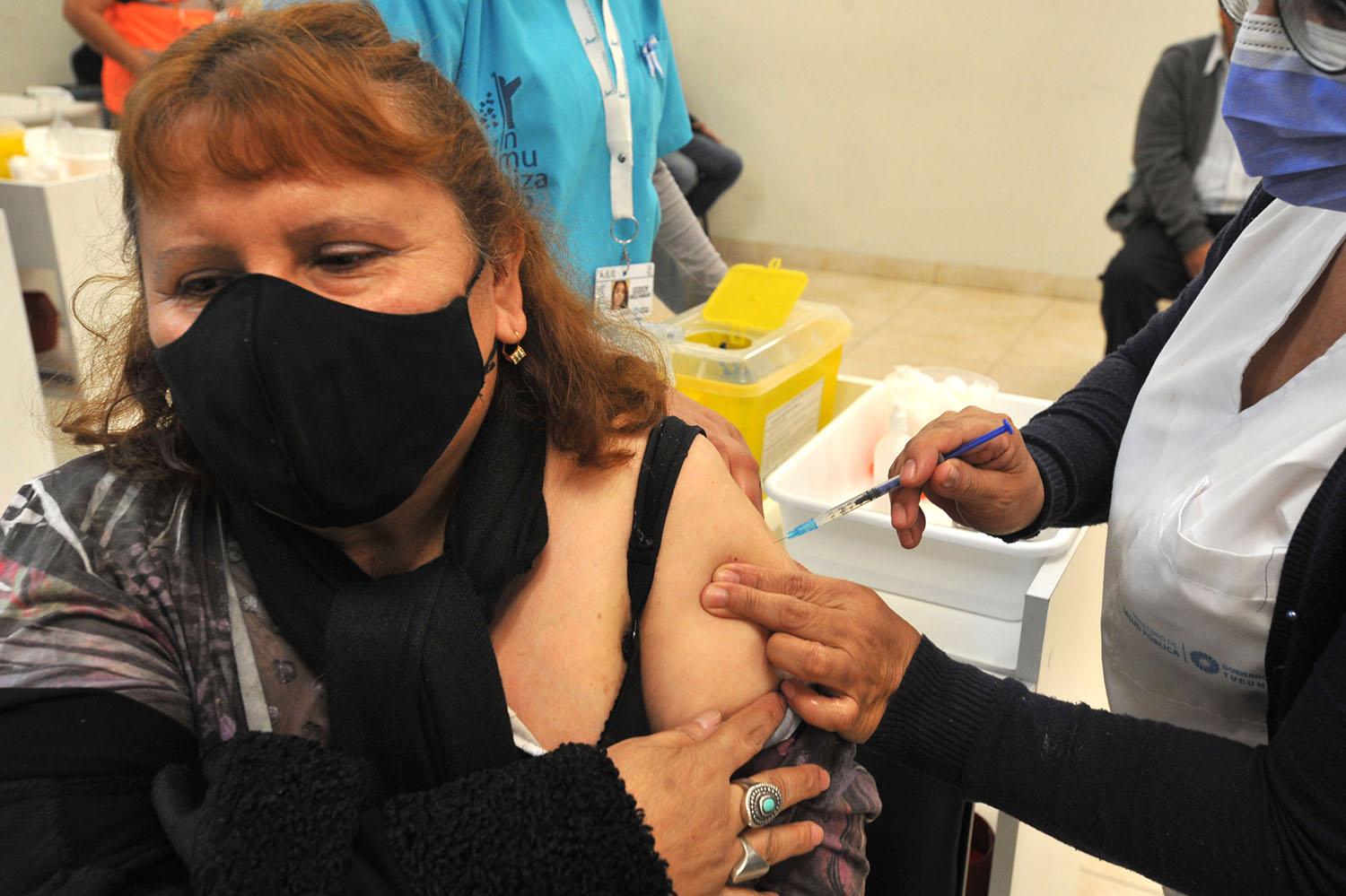 En Tucumán ya se vacunó a 307.034 personas y seguirán llegando dosis a la provincia