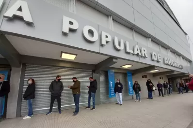 Cuáles son los cuatro nodos de vacunación que habrá entre hoy y mañana en la Capital