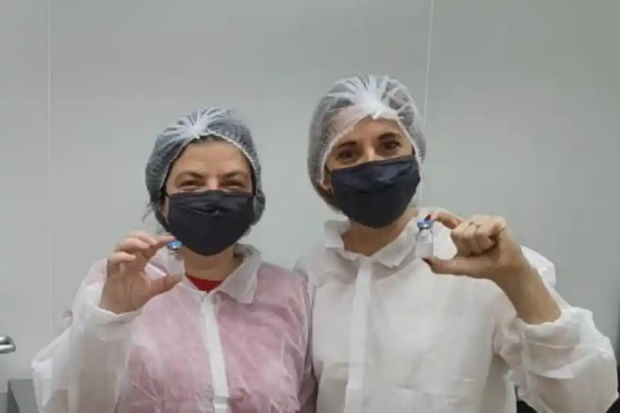 VIZZOTTI Y NICOLINI. Las funcionarias se encuentran en Cuba. Foto de Twitter @CarlaVizzotti