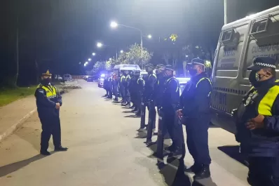 Fiesta clandestina en la capital: siete aprehendidos y vehículos secuestrados