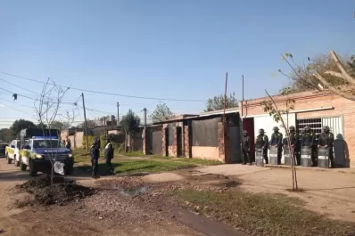 Allanan la sede de una banda