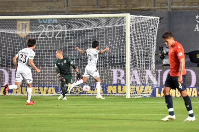 Con el Pulguita Rodríguez como figura, Colón ganó y jugará la final con Racing