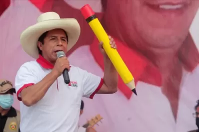 Perú: Castillo y Fujimori llegan al balotaje con mínima distancia