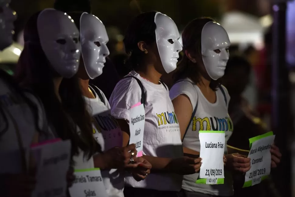 NI UNA MENOS. Manifestación para recordar a las víctimas de femicidio. (ARCHIVO)  