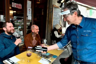 Italia reabre estadios, bares y restaurantes en todo el país