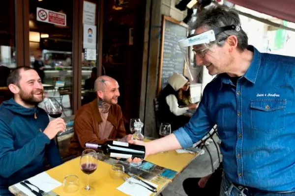 Italia reabre estadios, bares y restaurantes en todo el país