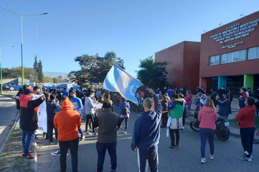 SOBRE JOSÉ INGENIEROS AL 200. Protesta contra las restricciones. Foto LA GACETA / ANALÍA JARAMILLO