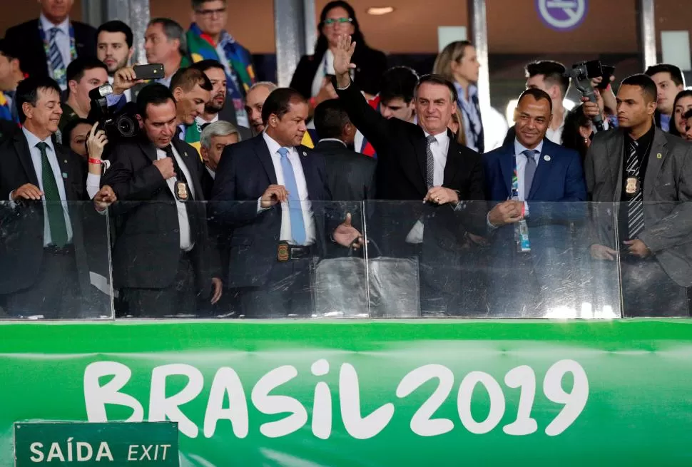 CUESTIONADO. La confirmación de Brasil como sede coincide con el momento más bajo de popularidad de Jair Bolsonaro desde que es presidente. El país vuelve a estar al borde del colapso sanitario, y desde la oposición lo califican de “asesino”. 