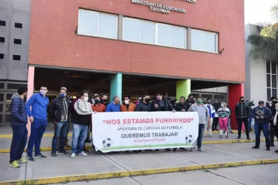 Protesta frente al COE: gimnasios y canchas de fútbol 5