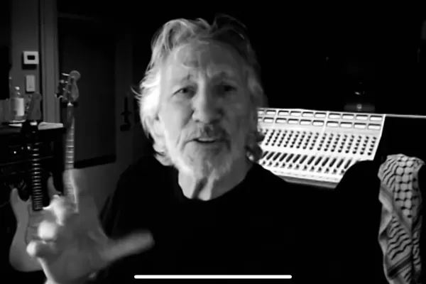 Waters acusó a Gilmour de construir una falsa narrativa para exagerar su rol en Pink Floyd