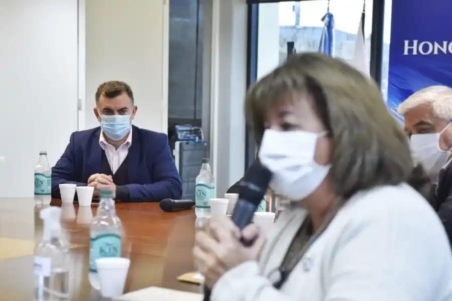 Legisladores y autoridades de Sitas se reunieron por los descuentos en los salarios