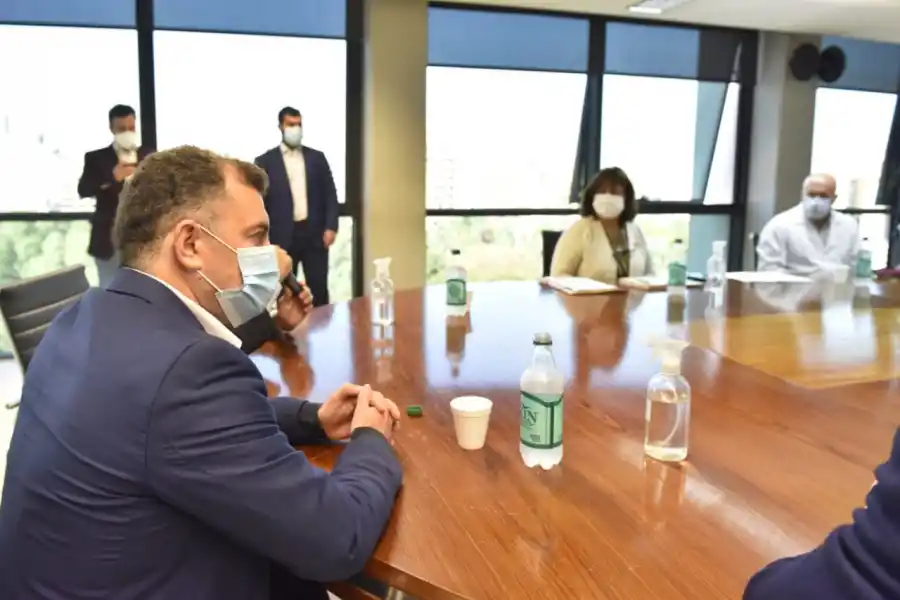 Legisladores y autoridades de Sitas se reunieron por los descuentos en los salarios