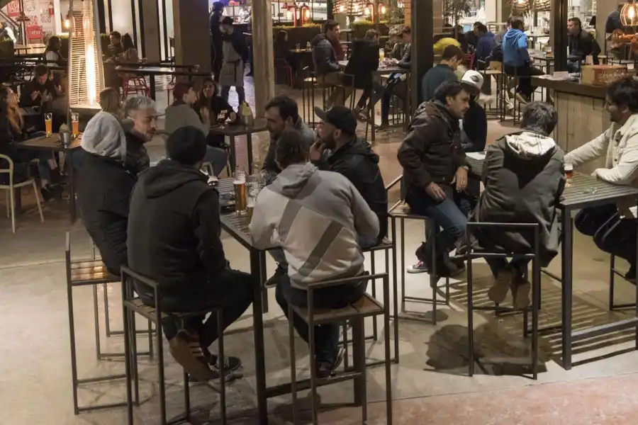 MENOS ESTRICTOS. En Yerba Buena, la flexibilización apunta a hamburgueserías y cervecerías. LA GACETA