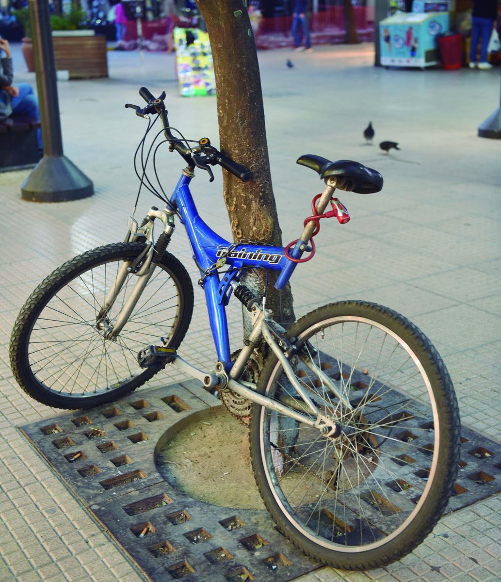 INFRACCIÓN MODELO DOS. Bicicleta de hombre, nueva con candado. Se usa para trámites.