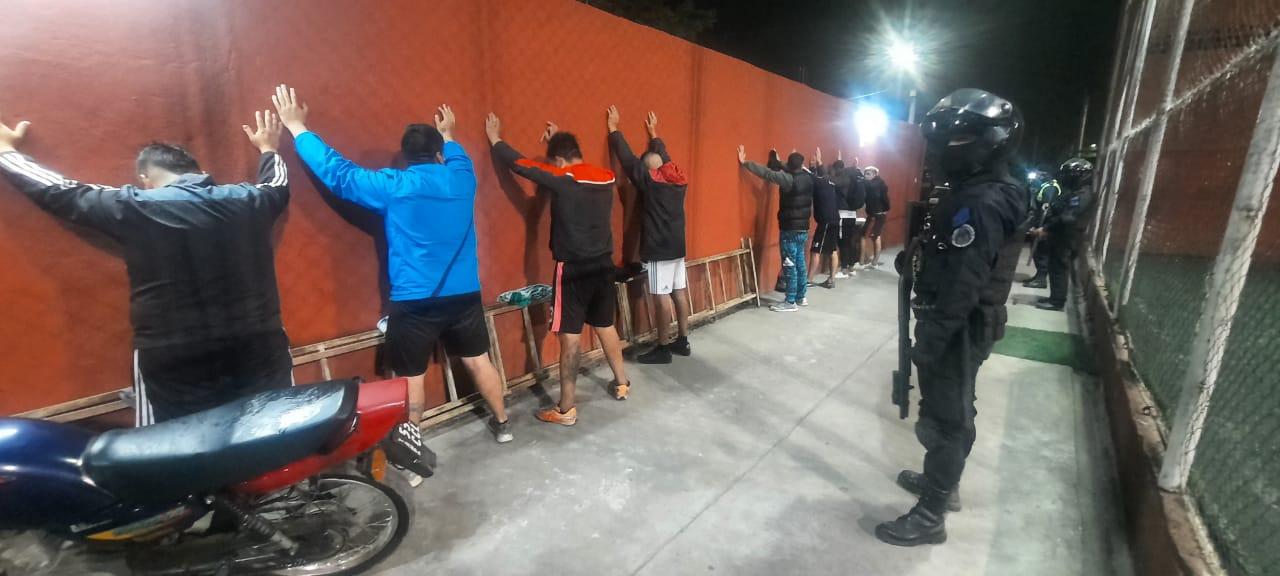 Un partido de fútbol y una fiesta privada fueron desactivados por la Policía