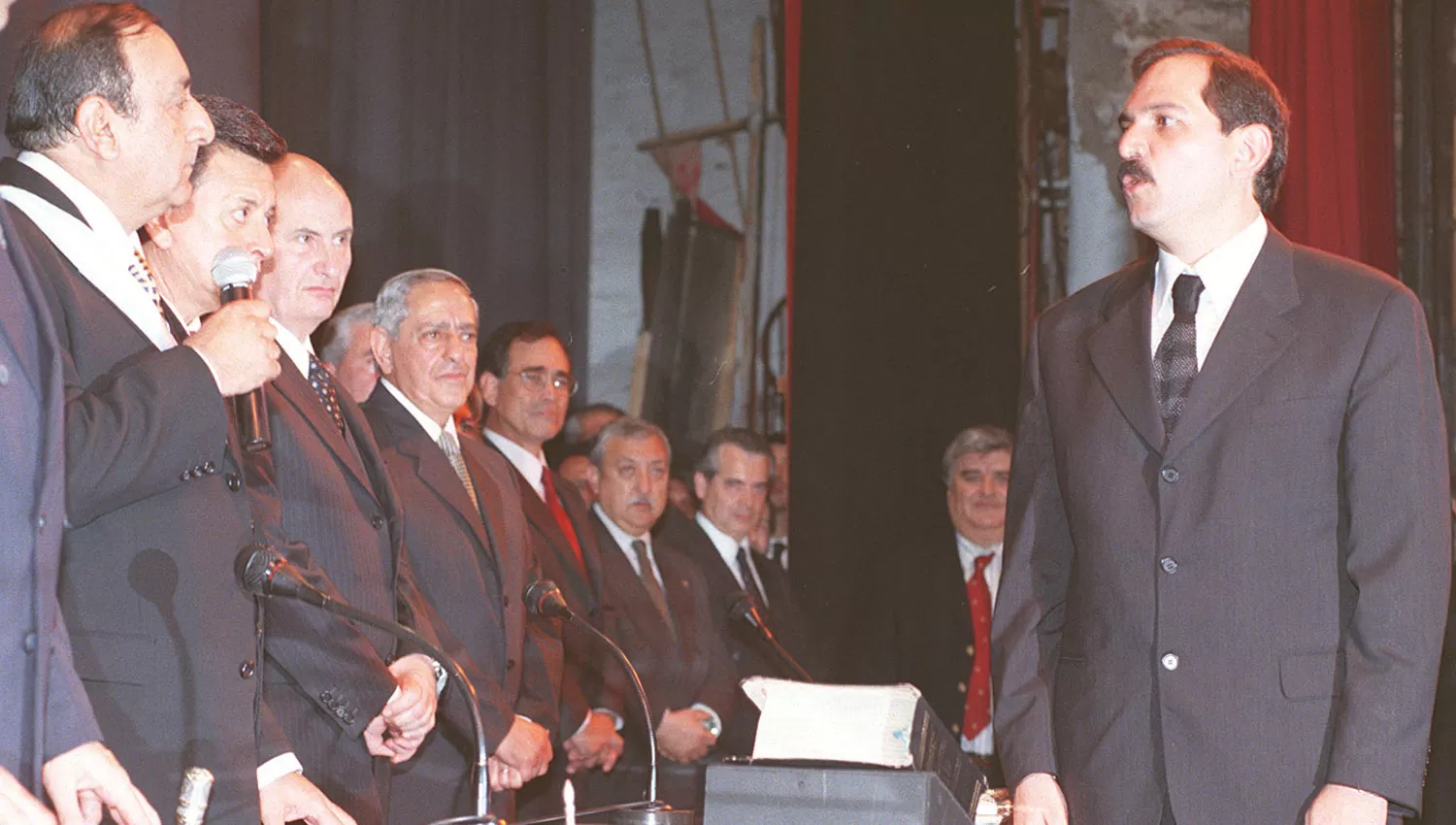 ASUNCIÓN. Miranda, como gobernador, acompañado por Ortega, le toma juramento a Alperovich, que fue su ministro de Economía.