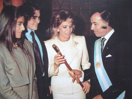 CARLOS MENEM. Fue detenido por la venta ilegal de armas. 