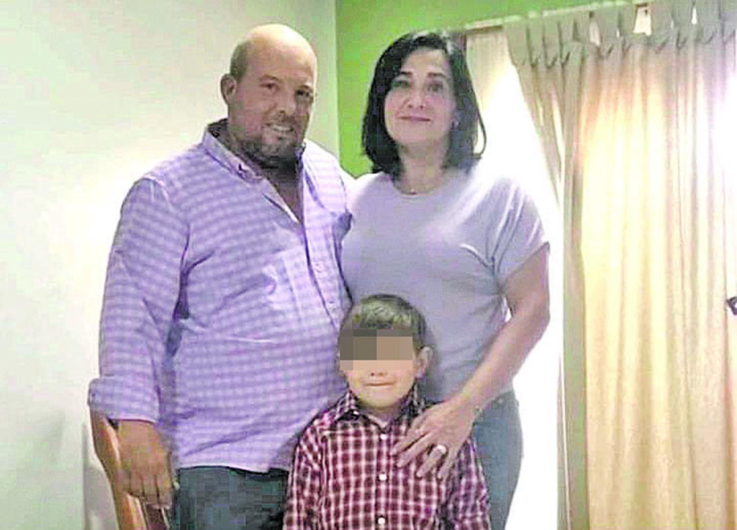 TRAGEDIA. Diego y ‘Bety’ fallecieron por el impacto. Su hijo lucha por su vida en un hospital.