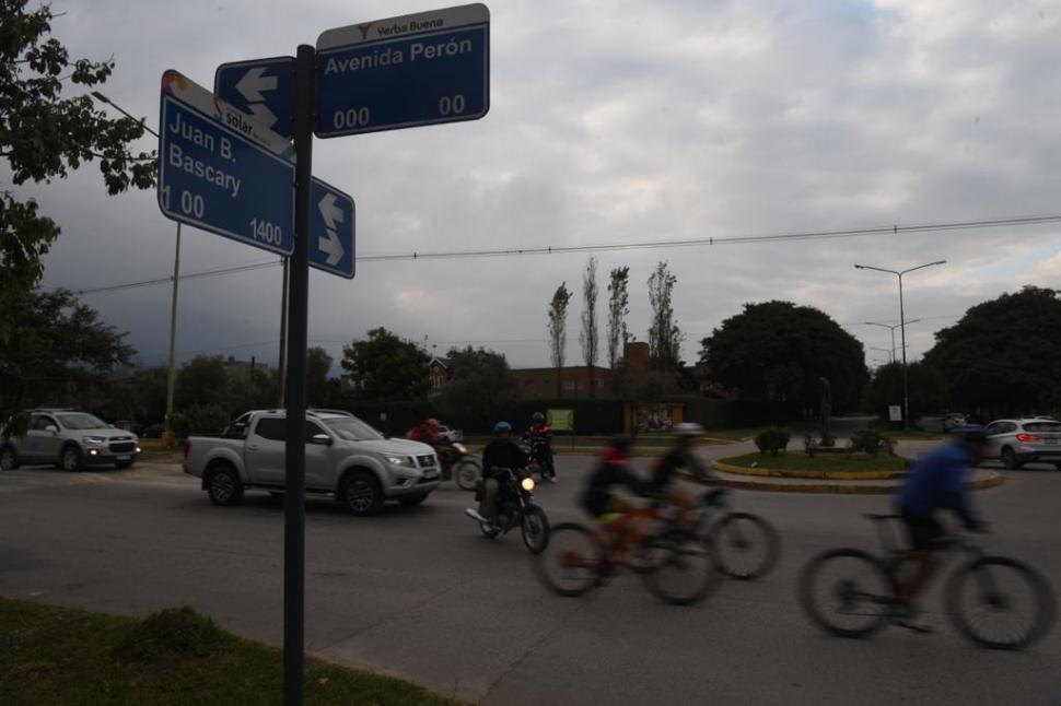 Yerba Buena: las infracciones están a la orden del día en la avenida Perón