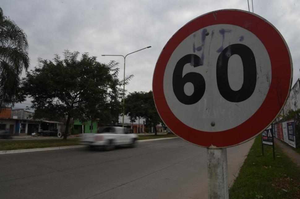 Yerba Buena: las infracciones están a la orden del día en la avenida Perón