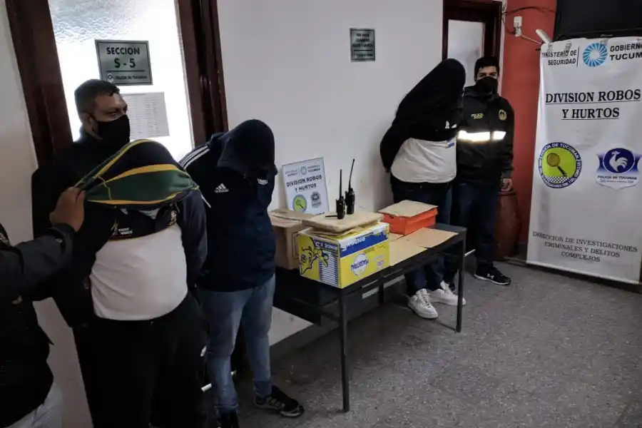 SECUESTROS. La Policía se incautó de inhibidores de alarmas durante los operativos, en los que también hubo detenidos. Foto: Ministerio de Seguridad