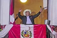 Elecciones presidenciales en Perú: Castillo mantiene la ventaja por un margen estrecho