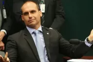 El hijo de Bolsonaro apuntó contra Alberto Fernández: el barco que se está hundiendo es la Argentina