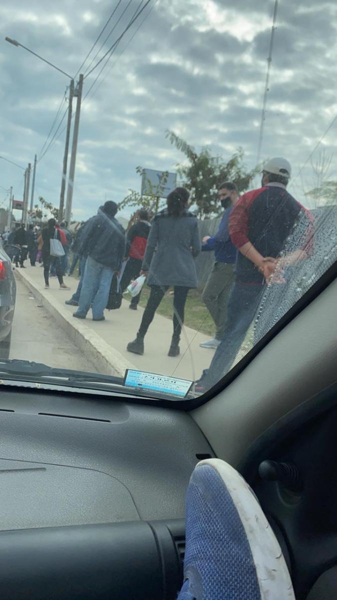Vacunación en Yerba Buena: situaciones insólitas y hasta 10 cuadras de cola en auto