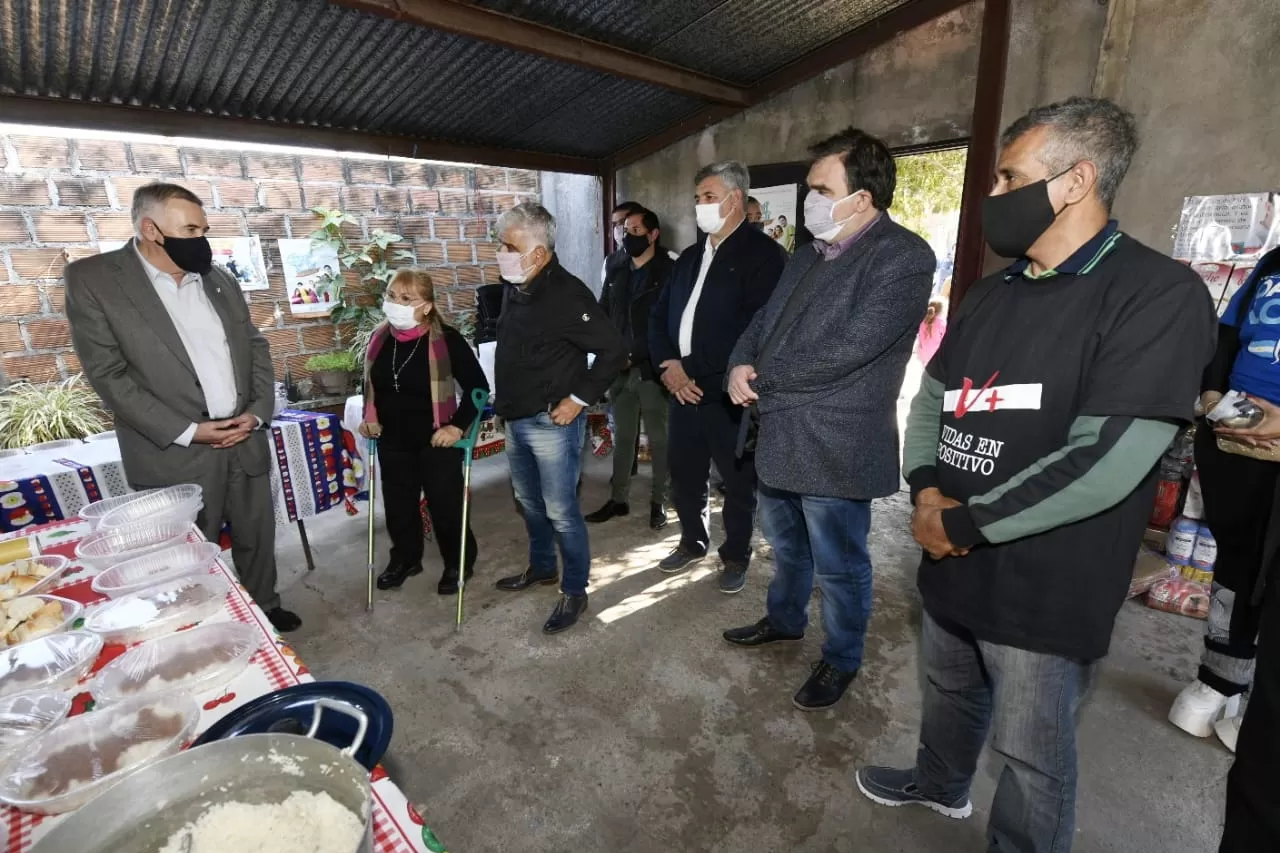 Jaldo visitó el comedor Vidas en Positivo, que alimenta a 180 personas