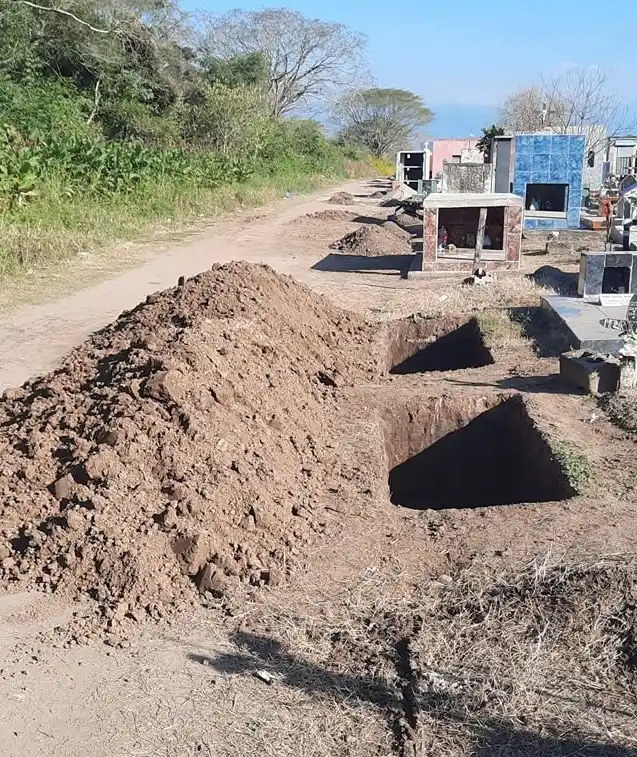 SITUACIÓN PREOCUPANTE. Sumaron fosas al cementerio de Santa Ana. Foto: Gestión Diego Reales