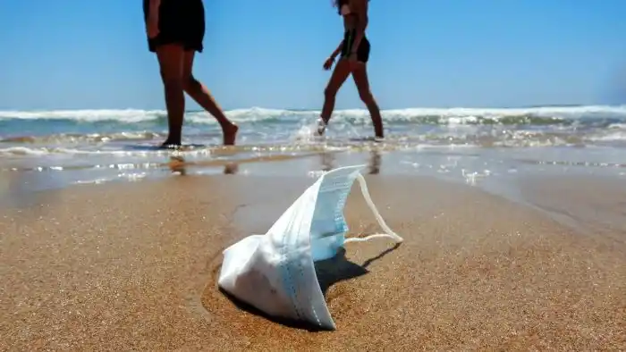 Los barbijos son indispensables, pero muy contaminantes