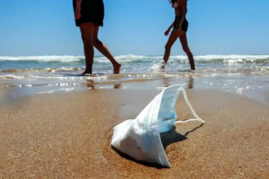 Los barbijos son indispensables, pero muy contaminantes