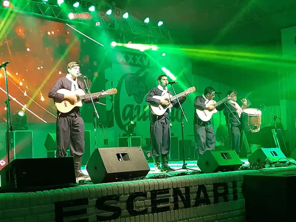 TRADICIONALISTAS. Con su estilo, Aire Mansero respeta lo norteño.  