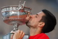 Increíble reacción de Djokovic para derrotar a Tsitsipas en la final de Roland Garros