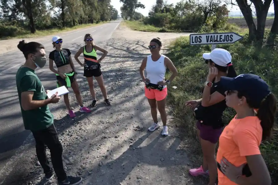 TEMOR. Amigas reconocieron que salen a caminar sin nada de valor.  