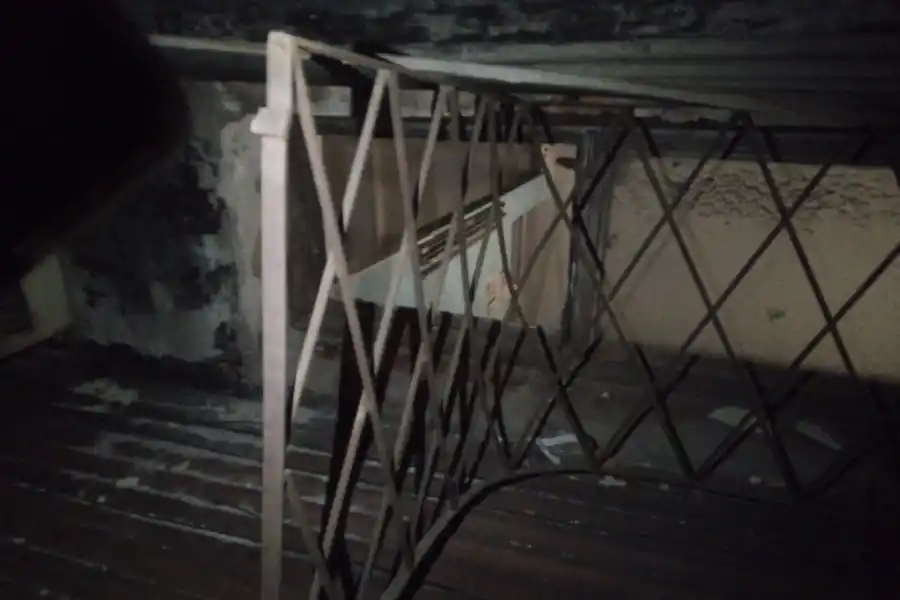 Ingresaron a una galería, atacaron varios locales y robaron joyas, relojes y dólares