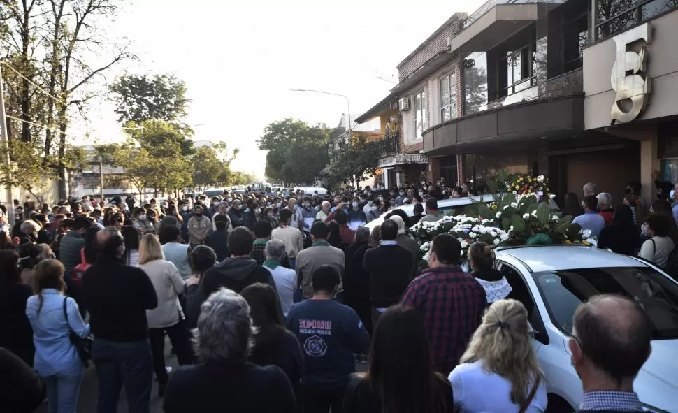 EL VELORIO. Centenares le dieron el últimos adiós a “Checho” Juárez. la gaceta / fotos de Osvaldo Ripoll 