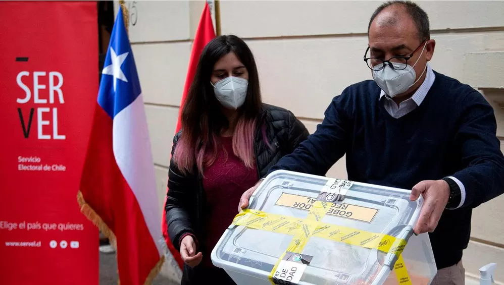 COMICIOS. Cerraron las mesas de votación en el balotaje de gobernadores en Chile.