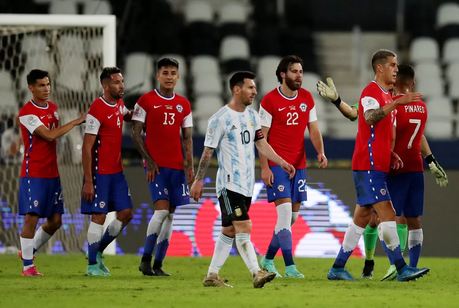 RESIGNACIÓN. Messi sintió que a la Argentina le faltó poco para ganarle a Chile. REUTERS 