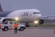 Alberto Fernández recibió al vuelo que trae más de 930.000 vacunas de AstraZeneca