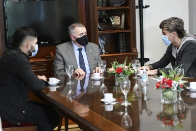 Jaldo recibió al influencer tucumano que recaudó $ 341.000 para la carrera de Veterinaria