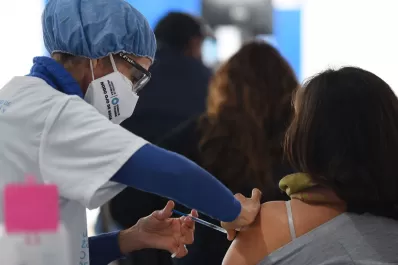 Vacunación para tucumanos de 39 años: comienza la cuenta regresiva para solicitar turnos